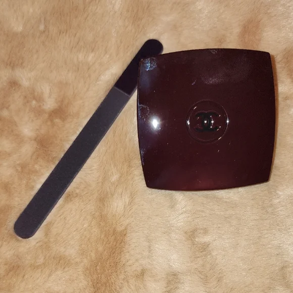 CHANEL Rouge Noir Mirror & Nail file Set - Picture 9 of 10